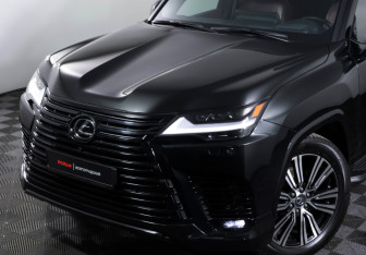 Подержанный автомобиль Lexus LX 2025 года (35 фото)