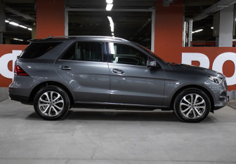 Подержанный автомобиль Mercedes-Benz GLE 2017 года (4 фото)