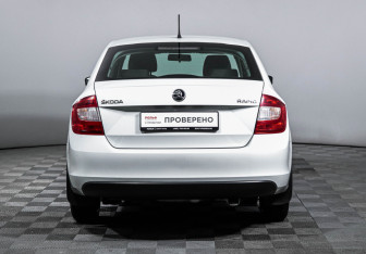 Подержанный автомобиль Skoda Rapid Liftback 2014 года (6 фото)