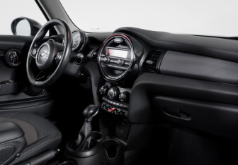 Подержанный автомобиль MINI Hatch 2014 года (9 фото)