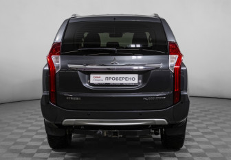 Подержанный автомобиль Mitsubishi Pajero Sport 2019 года (6 фото)