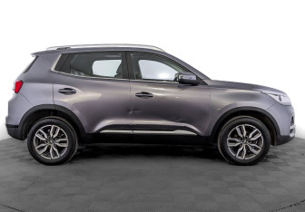 Подержанный автомобиль Chery Tiggo 4 2022 года (4 фото)
