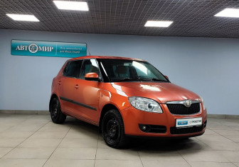 Подержанный автомобиль Skoda Fabia Hatchback 2007 года (3 фото)