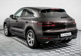 Подержанный автомобиль Porsche Macan 2017 года (7 фото)