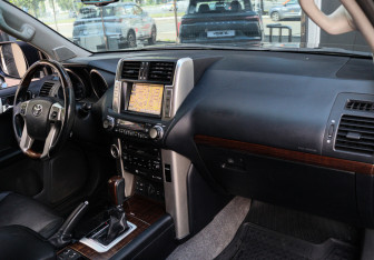 Подержанный автомобиль Toyota Land Cruiser Prado 2011 года (7 фото)