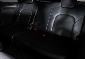 Подержанный автомобиль Infiniti QX56 2011 года (17 фото)
