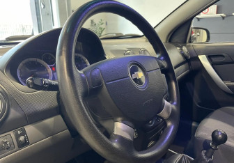 Подержанный автомобиль Chevrolet Aveo Sedan 2006 года (13 фото)