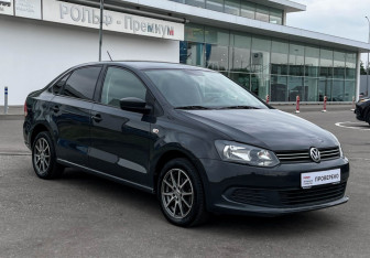 Подержанный автомобиль Volkswagen Polo Sedan 2012 года (3 фото)