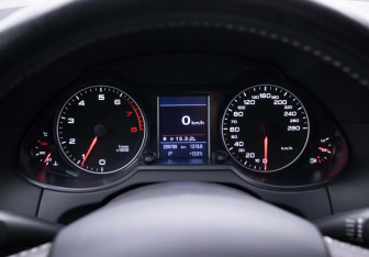 Подержанный автомобиль Audi Q5 2009 года (12 фото)