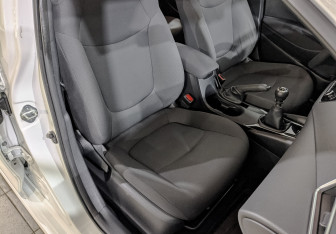 Подержанный автомобиль Toyota Corolla Sedan 2019 года (24 фото)