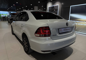Подержанный автомобиль Volkswagen Polo Sedan 2015 года (6 фото)