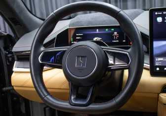 Подержанный автомобиль Zeekr 001 2023 года (16 фото)