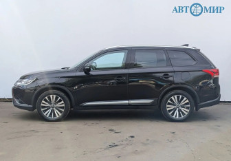 Подержанный автомобиль Mitsubishi Outlander 2019 года (8 фото)