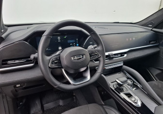 Подержанный автомобиль Geely Monjaro 2024 года (19 фото)
