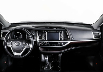 Подержанный автомобиль Toyota Highlander 2013 года (11 фото)