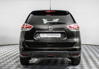 Подержанный автомобиль Nissan X-Trail 2015 года (6 фото)