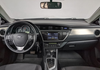 Подержанный автомобиль Toyota Auris Hatchback 2013 года (14 фото)