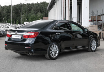 Подержанный автомобиль Toyota Camry Sedan 2012 года (5 фото)