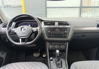 Подержанный автомобиль Volkswagen Tiguan 2020 года (14 фото)