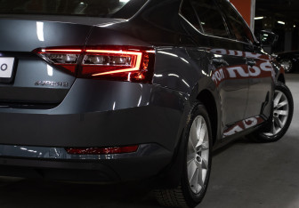 Подержанный автомобиль Skoda Superb Liftback 2019 года (24 фото)