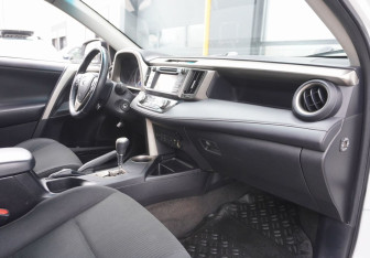 Подержанный автомобиль Toyota RAV4 2013 года (11 фото)
