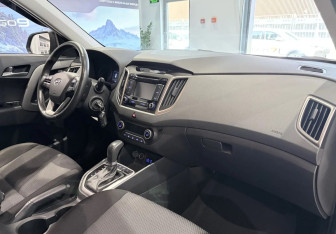 Подержанный автомобиль Hyundai Creta 2017 года (10 фото)