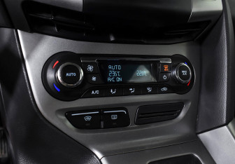 Подержанный автомобиль Ford Focus Hatchback 2014 года (14 фото)