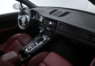 Подержанный автомобиль Porsche Macan 2021 года (7 фото)
