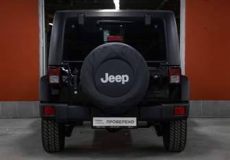 Подержанный автомобиль Jeep Wrangler 2014 года (6 фото)