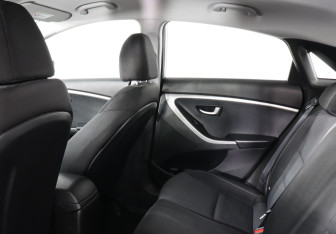 Подержанный автомобиль Hyundai i30 Hatchback 2016 года (12 фото)