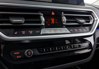 Подержанный автомобиль BMW X4 2022 года (28 фото)