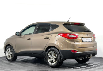 Подержанный автомобиль Hyundai ix35 2014 года (7 фото)