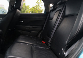 Подержанный автомобиль Mitsubishi ASX 2012 года (8 фото)