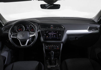 Подержанный автомобиль Volkswagen Tiguan 2021 года (14 фото)