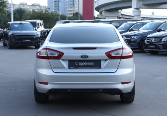 Подержанный автомобиль Ford Mondeo Sedan 2011 года (6 фото)