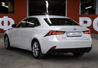 Подержанный автомобиль Lexus IS Sedan 2014 года (7 фото)