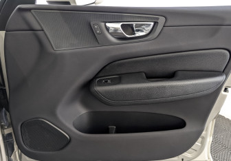 Подержанный автомобиль Volvo XC60 2021 года (24 фото)