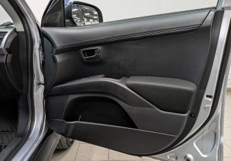 Подержанный автомобиль Mitsubishi Outlander 2011 года (23 фото)