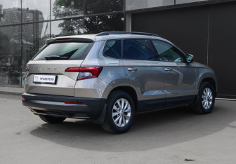 Подержанный автомобиль Skoda Karoq 2021 года (4 фото)