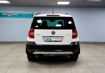 Подержанный автомобиль Skoda Yeti 2013 года (6 фото)