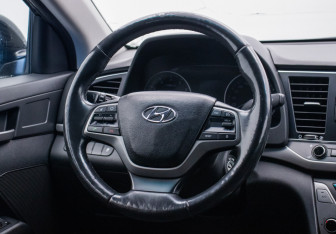 Подержанный автомобиль Hyundai Elantra Sedan 2018 года (15 фото)