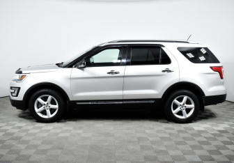 Подержанный автомобиль Ford Explorer 2017 года (3 фото)