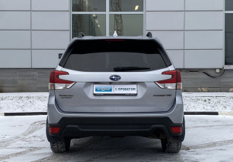 Подержанный автомобиль Subaru Forester Suv 2019 года (6 фото)
