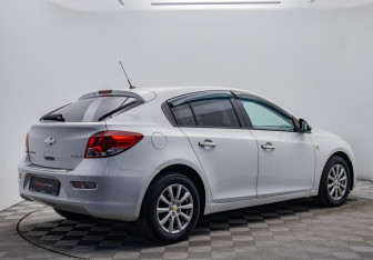 Подержанный автомобиль Chevrolet Cruze Hatchback 2013 года (5 фото)