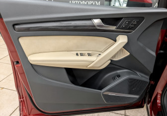 Подержанный автомобиль Audi Q5 2019 года (19 фото)