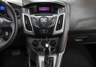 Подержанный автомобиль Ford Focus Hatchback 2011 года (15 фото)