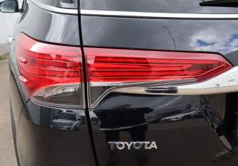 Подержанный автомобиль Toyota Fortuner 2018 года (21 фото)