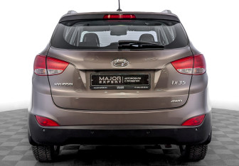 Подержанный автомобиль Hyundai ix35 2012 года (6 фото)