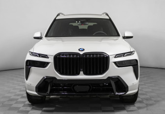 Подержанный автомобиль BMW X7 2023 года (2 фото)