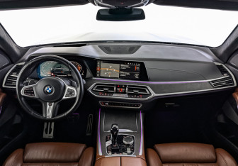 Подержанный автомобиль BMW X7 2021 года (14 фото)